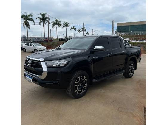 TOYOTA HILUX 2.8 D-4D TURBO DIESEL CD SRV 4X4 AUTOMÁTICO TOYOTA HILUX 2.8 D-4D TURBO DIESEL CD SRV 4X4 AUTOMÁTICO